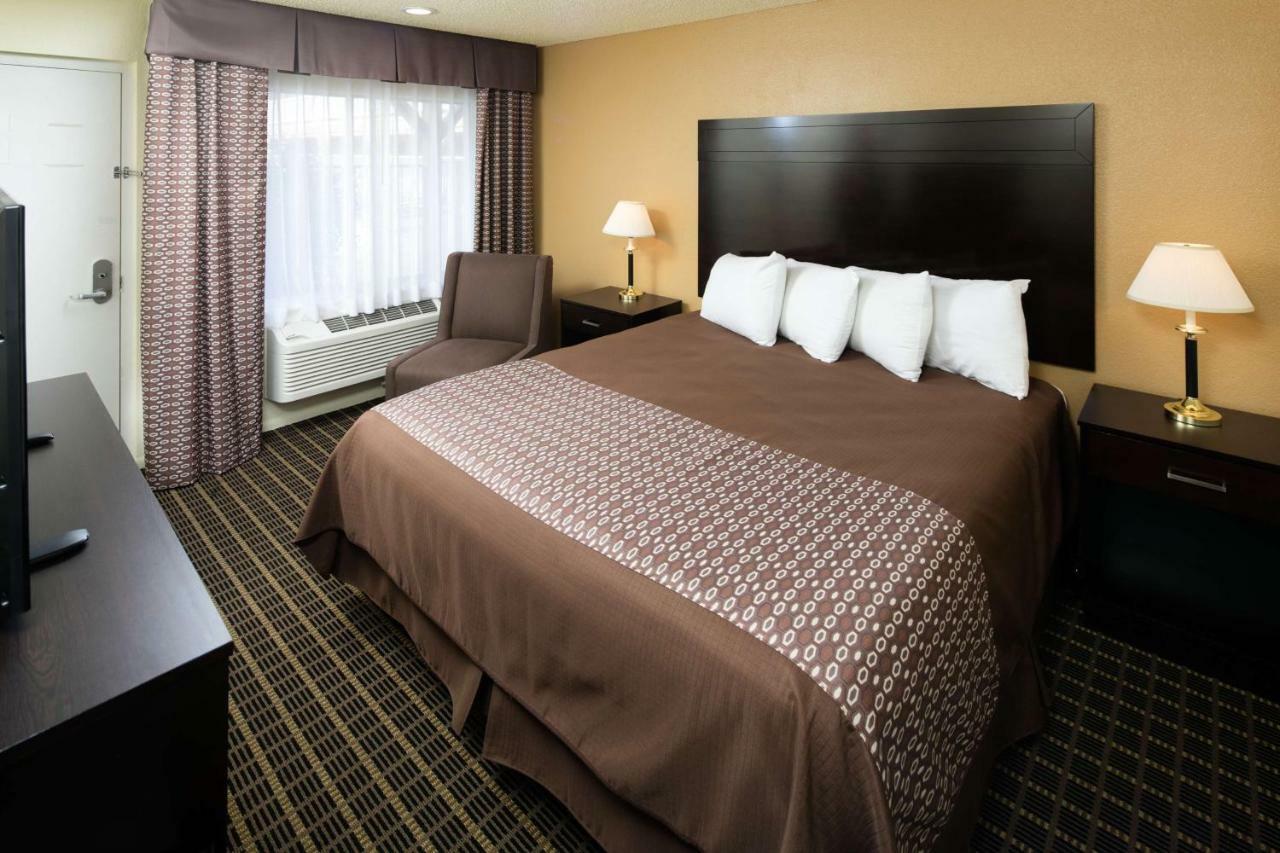 Red Lion Inn & Suites Redding Εξωτερικό φωτογραφία