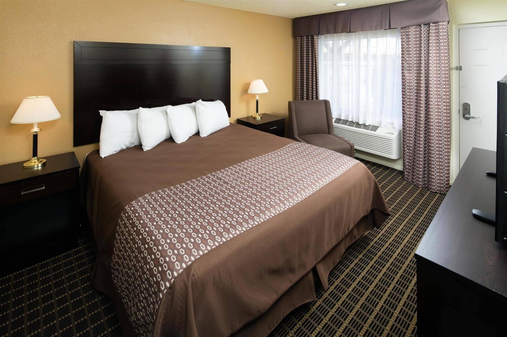 Red Lion Inn & Suites Redding Εξωτερικό φωτογραφία