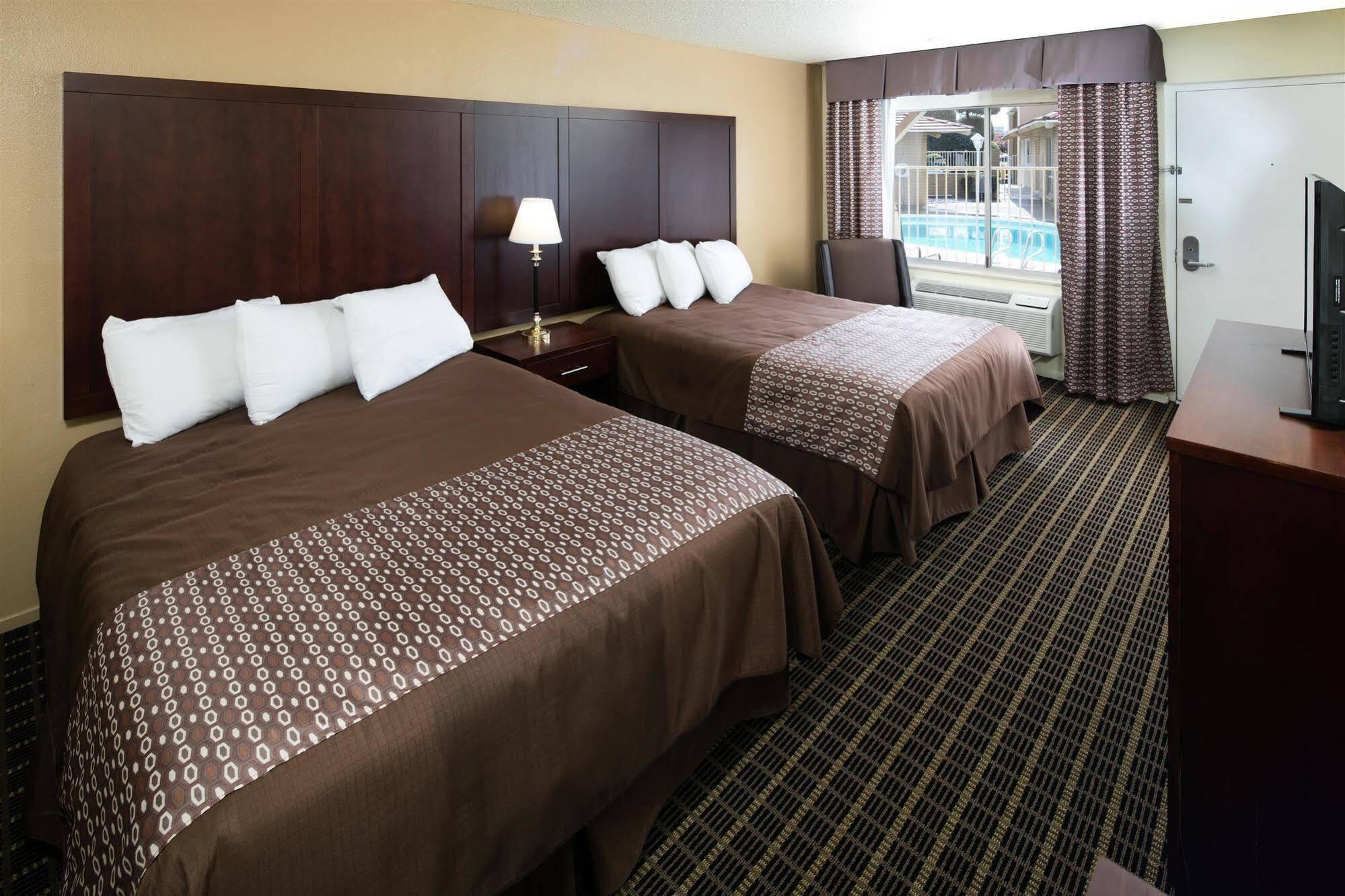 Red Lion Inn & Suites Redding Εξωτερικό φωτογραφία