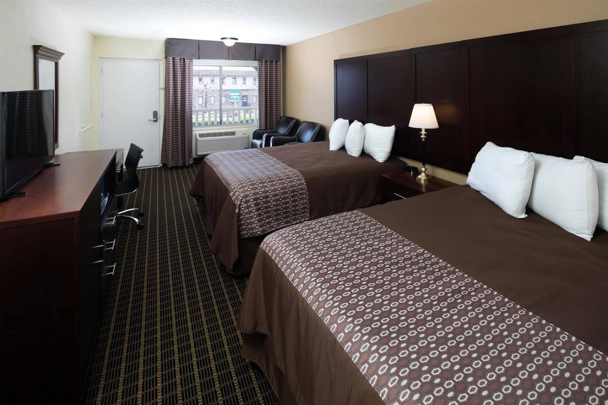 Red Lion Inn & Suites Redding Εξωτερικό φωτογραφία
