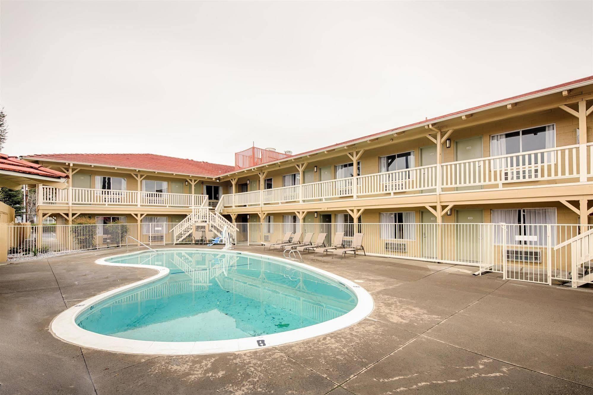 Red Lion Inn & Suites Redding Εξωτερικό φωτογραφία